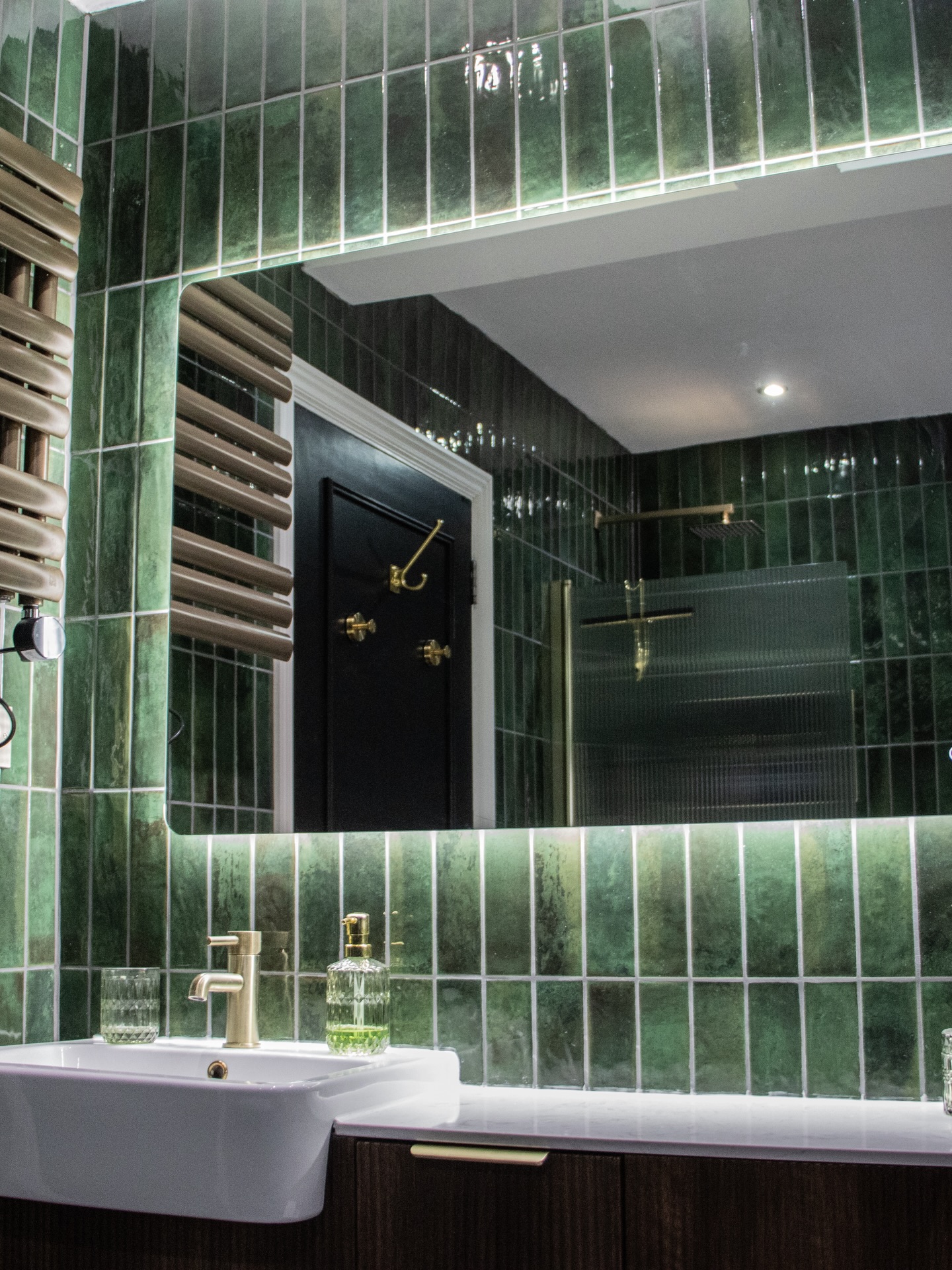 A closer look at the tiling and fittings.